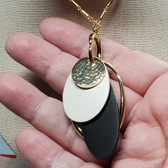 Stunning Stella & Dot Color Pop Pendant. 26" chain with 3" extender. - Picture 13 of 16